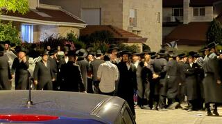 במחאה על חוק הגיוס: מפגינים חרדים הגיעו לביתו של שופט העליון סולברג