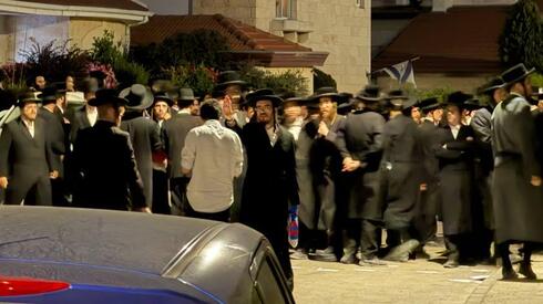 במחאה על חוק הגיוס: מפגינים חרדים הגיעו לביתו של שופט העליון סולברג