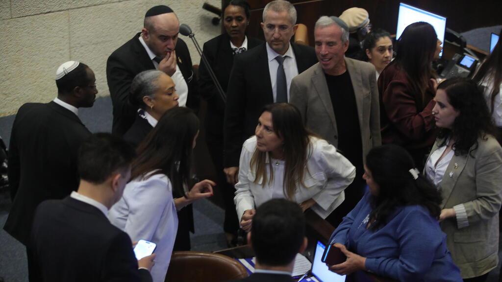 מהומה במליאה