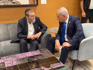 נתניהו וגפני לפני ההצבעה במליאה