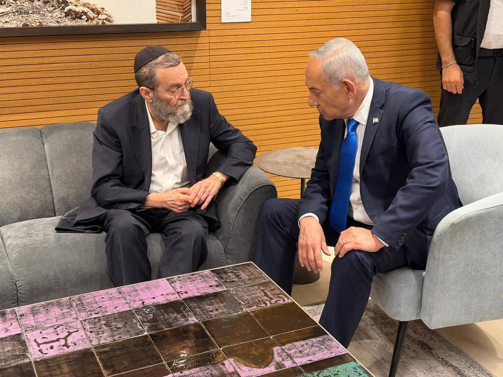 נתניהו וגפני לפני ההצבעה במליאה