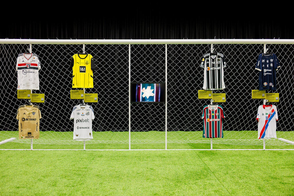 The first piece to enter the collection was a jersey from Sport Club Corinthians Paulista—one of Brazil's largest football clubs—worn in a match in November 2019 (Photo: Maringas Maciel) The first piece to enter the collection was a jersey from Sport Club Corinthians Paulista—one of Brazil's largest football clubs—worn in a match in November 2019
