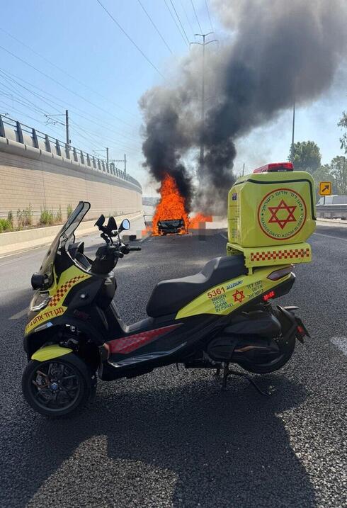 רכב התפוצץ בנתיבי איילון