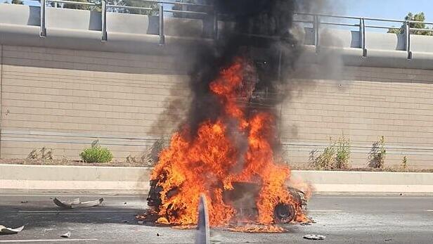 רכב התפוצץ בנתיבי איילון