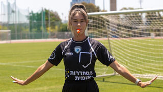 שופטת הכדורגל מאיה מלניקוב