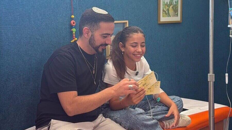 Ayala Ohana with her father, Hananel איילה אוחנה עם אביה חננאל