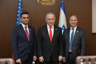 נתניהו עם אייברהם המאדה ומרלין סטאצמן