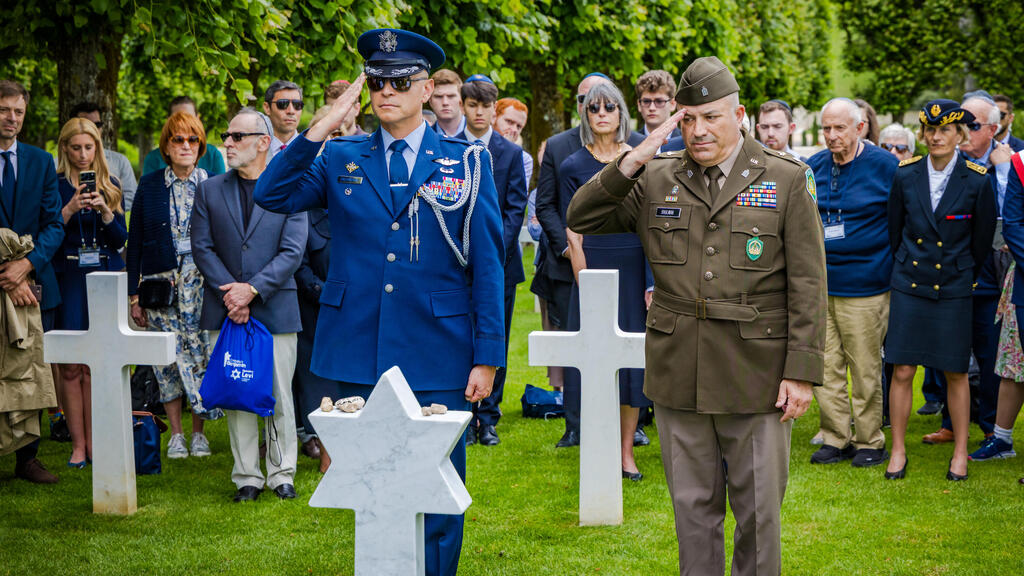 Honoring the World War Jewish fallen (Photo: anibas) כבוד לנופלים היהודים במלחמת העולם השנייה