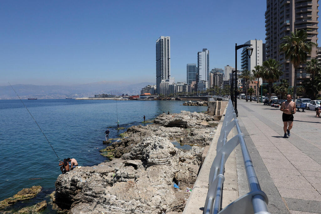Beirut (Photo: REUTERS/Mohamed Azakir) ביירות לבנון טיילת חוף ים