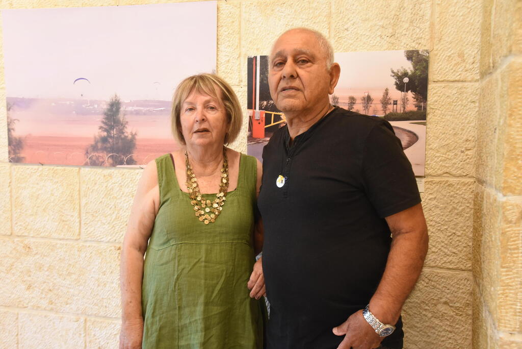 כרמל וליזה עידן בתערוכה "יופי מאיים" לזכר בנם, רועי עידן ז"ל