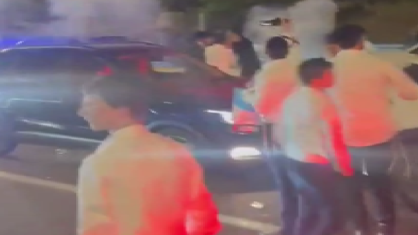 המשטרה מפזרת חרדים עם רימוני הלם בכביש 1