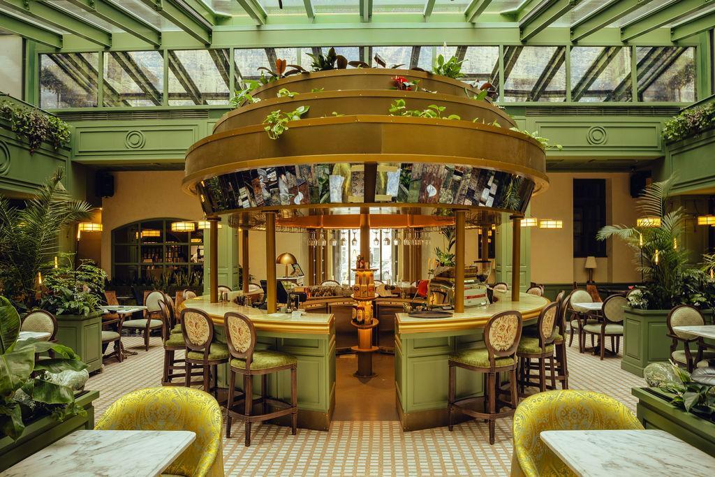 A different atmosphere: the entrance to Popolare restaurant (Photo: Wonder) מלון Wonder בבודפשט