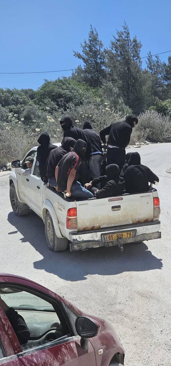 Masked men arriving in pickup trucks in Huwara, June 2026 רעולי פנים הגיעו בטנדרים לחווארה והתעמתו עם תושבי הכפר