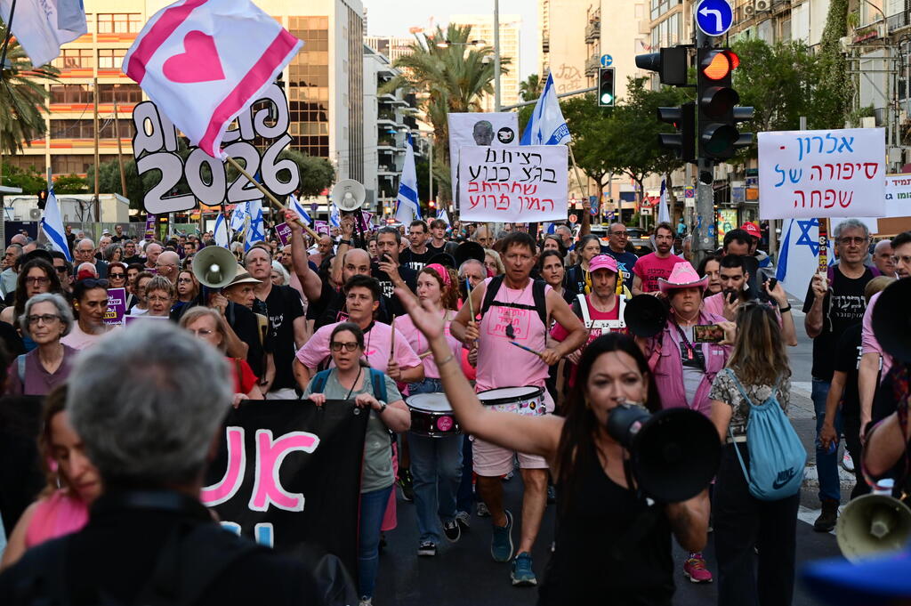 Anti-government protest in Tel Aviv (Photo: Yuval Chen) עצרת בכיכר הבימה