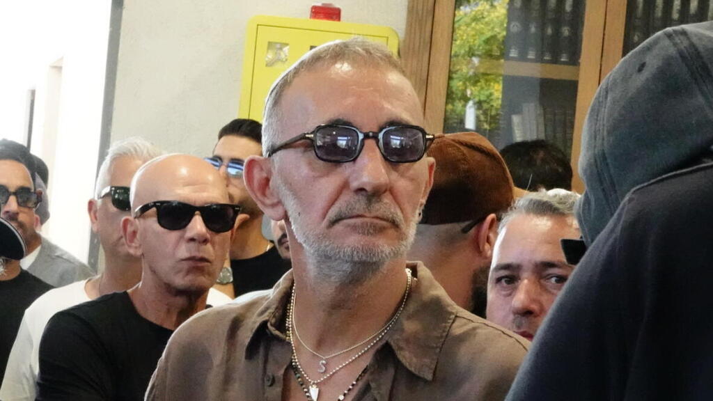 Шимон Бускила (Фото: Шауль Голан) שמעון בוסקילה בהלוויתו של ישי לוי