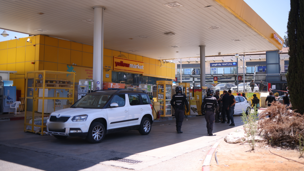 הזירה בתחנת דלק בכוכב יאיר