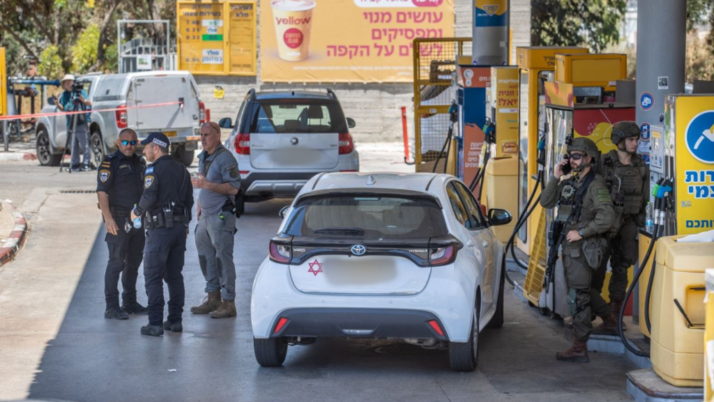 "הסתתרנו בשיחים, התקרבנו - וחיסלנו אותו": כך נוטרל המחבל מפיגוע הירי בשרון