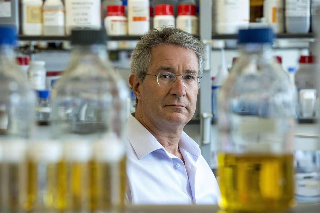 Professor Jonathan Heeney from the Department of Comparative Pathology at the University of Cambridge (Photo: University of Cambridge) פרופסור ג'ונתן הייני