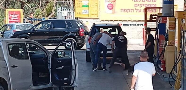 One of the scenes of the attack (Photo: from social media) חשד לפח"ע בתחנת דלק בצור יצחק