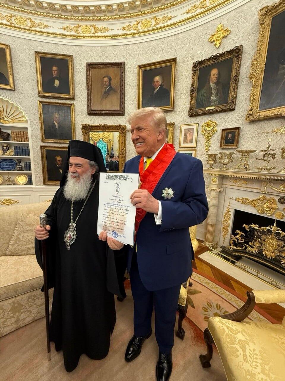 US President Donald Trump and Greek Orthodox Patriarch of Jerusalem, Theophilos III, at the White House נשיא ארה"ב עם הפטריארך היווני אורתודוקסי של ירושלים