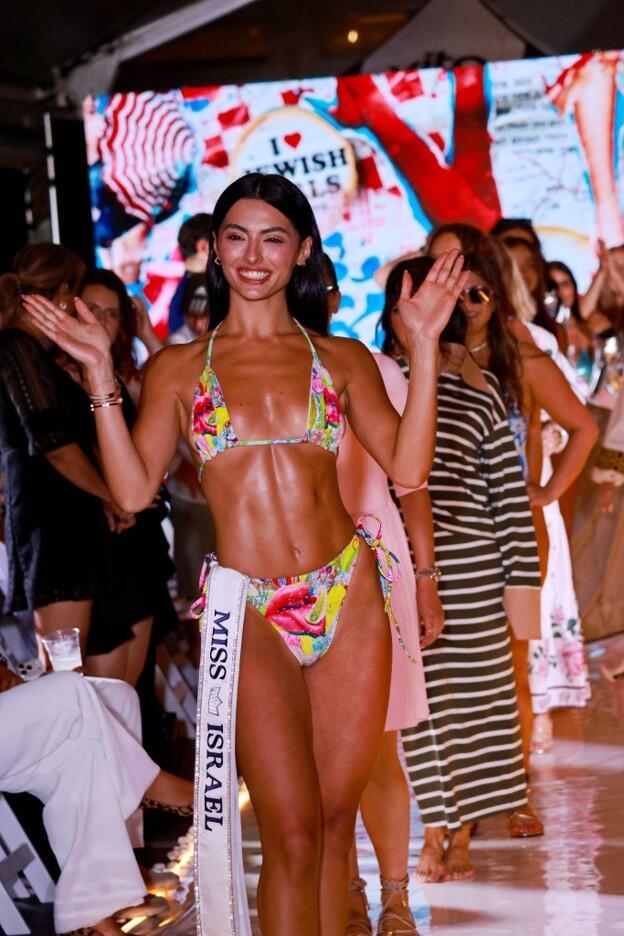 The first all-Jewish swimsuit runway show at Miami Swim Week (Photo: Tomas Loewy) The first all-Jewish swimsuit runway show at Miami Swim Week