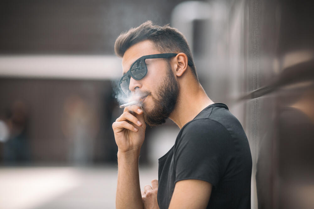 Not everyone who smokes develops lung cancer, while some people who have never smoked are diagnosed with the disease (Photo: shutterstock) עישון