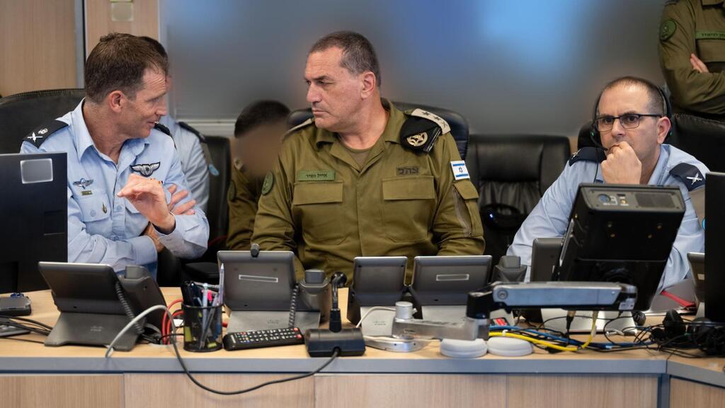 Командный пункт (Фото: пресс-служба ЦАХАЛа) הרמטכ"ל בבור חיל האוויר