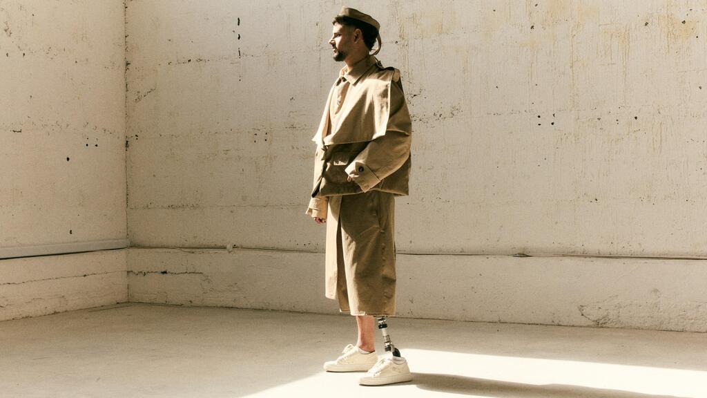 Shalev Biton in a design by Daria Furman (Photo: Michal Sharon) שליו ביטון בעיצוב של דריה פרומן, מתוך פרויקט "מורפוזה"