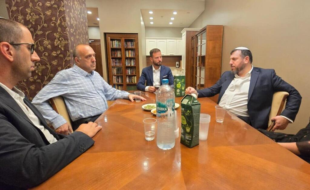 During the remainder of his visit, the minister toured Jewish institutions across Moscow (Photo: Ministry of Heritage) השר אליהו בפגישה עם השגריר עודד יוסף