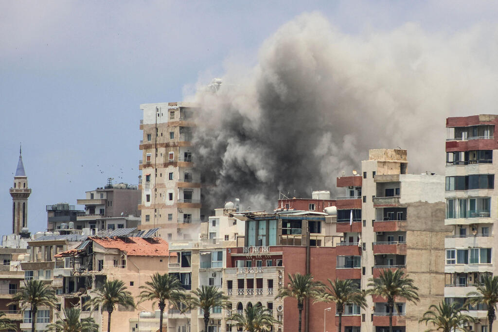 IDF strike in Tyre (Photo: Kawnat HAJU / AFP) תקיפות צה"ל בלבנון