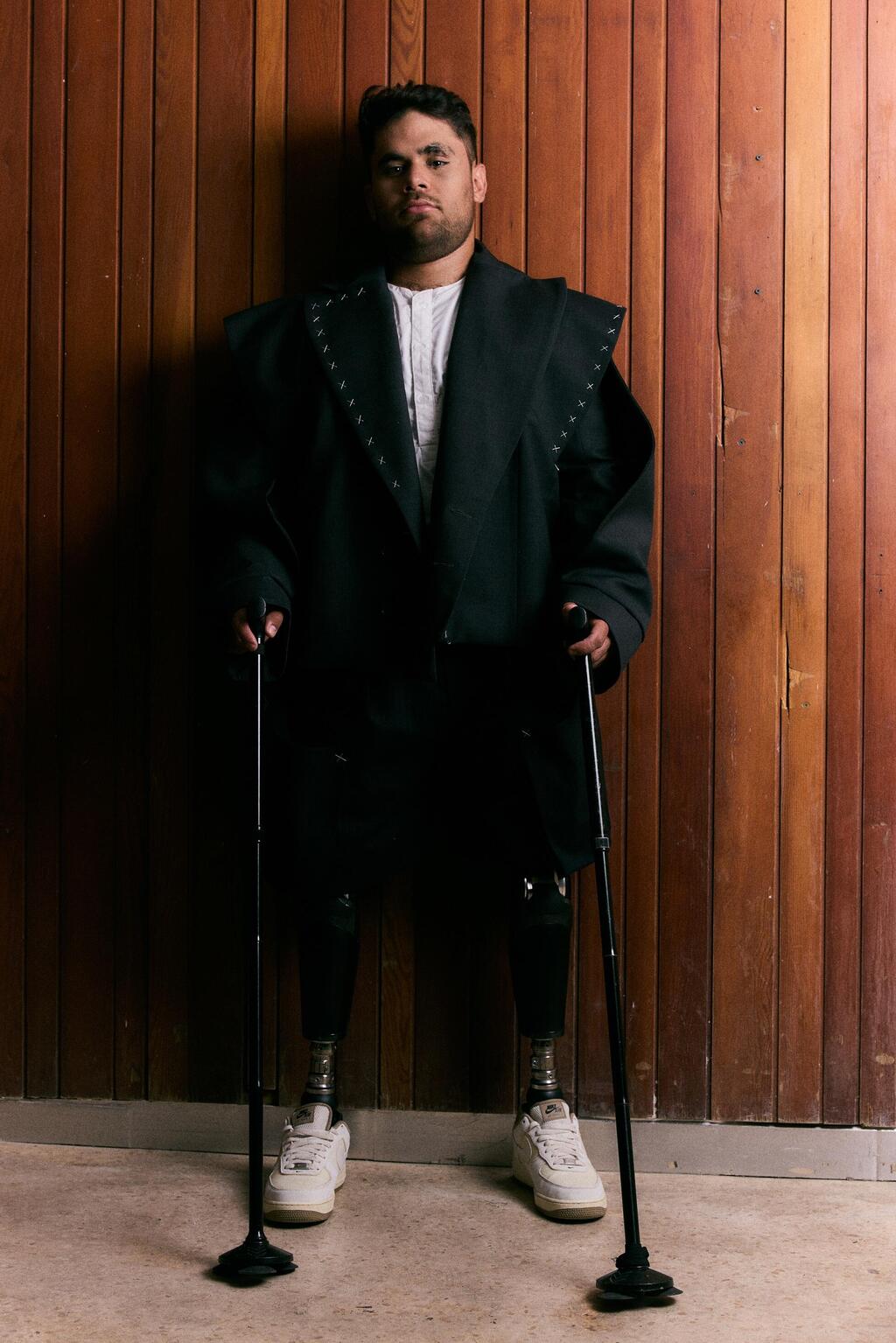 Amitai Argaman in a design by Adel Bouhata (Photo: Michal Sharon) אמיתי ארגמן בעיצוב של אדל בוחטה, מתוך פרויקט "מורפוזה"