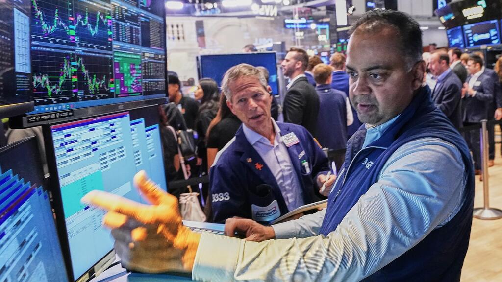 Wall Street awaits SpaceX’s mega-IPO, with excitement and unease (Photo: Richard Drew\AP) וול סטריט