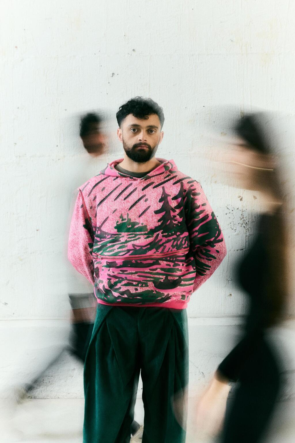 Tani Baghel in a design by Mika Ben David (Photo: Michal Sharon) תני ביג'ל בעיצוב של מיקה בן דויד, מתוך פרויקט "מורפוזה"