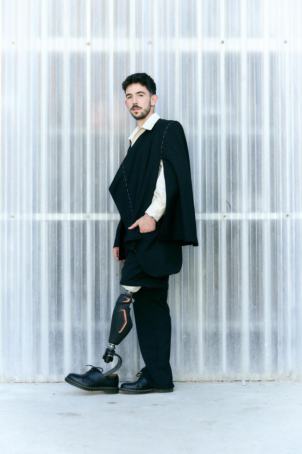 Omri Rozenblit in a design by Shelly Ziv (Photo: Michal Sharon) עומרי רוזנבליט בעיצוב של שלי זיו, מתוך פרויקט "מורפוזה"