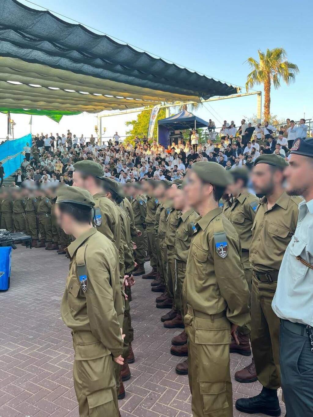 Ultra-Orthodox soldiers from the IDF’s Hasmonean Brigade take part in their largest declaration ceremony yet near the Maccabees’ graves in central Israel (Photo: IDF) הצהרת המחזור החמישי של חטיבת חשמונאים