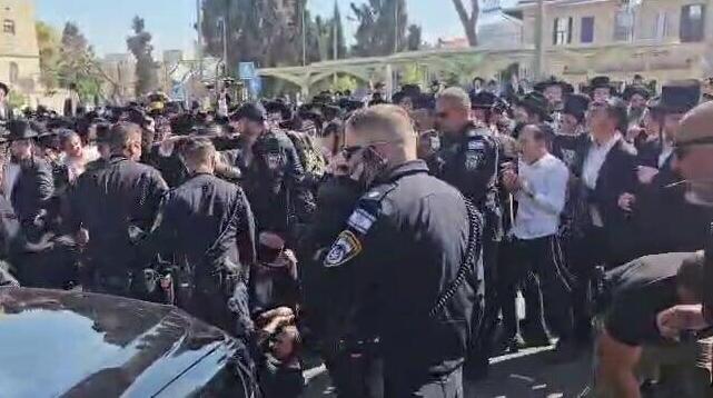 מהומות בירושלים ובאבו כביר: חרדים מנסים למנוע העברת עריקים