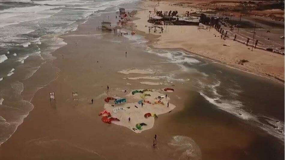 Poleg Beach in winter, almost no beach left (Photo: Rika Edelman) חוף פולג בחורף, כמעט ולא נשאר חוף