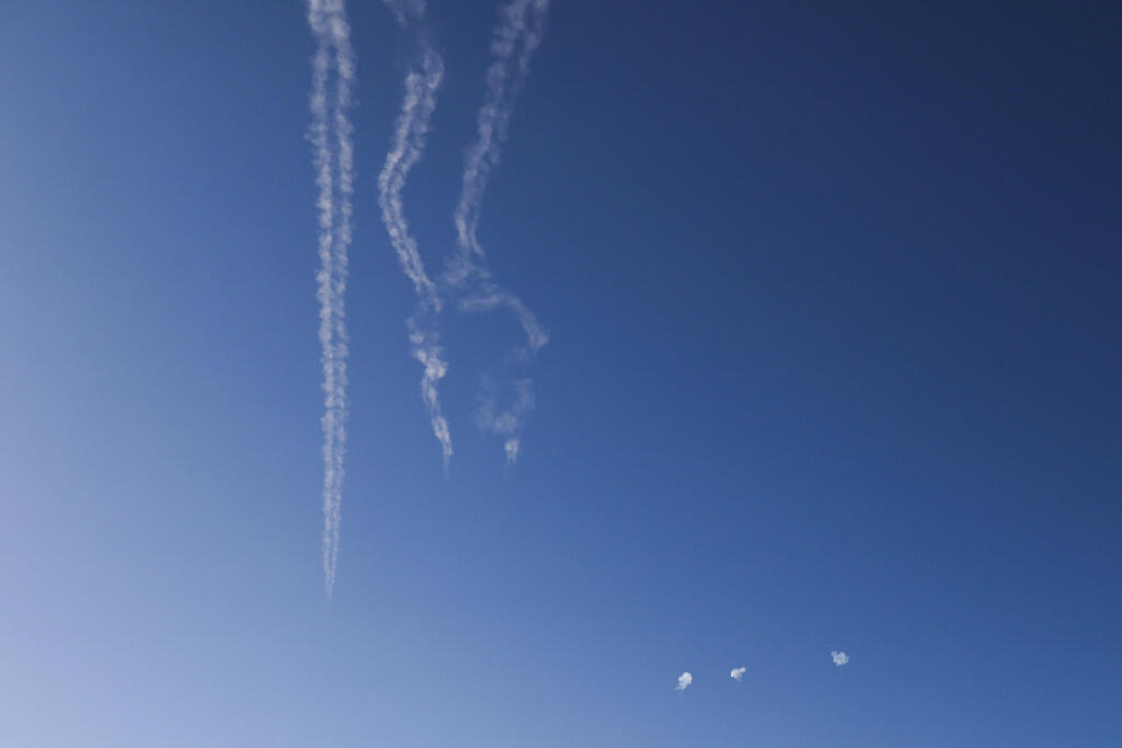 Interceptions near the Lebanese border (Photo: REUTERS/Ammar Awad) יירוטים ליד גבול לבנון