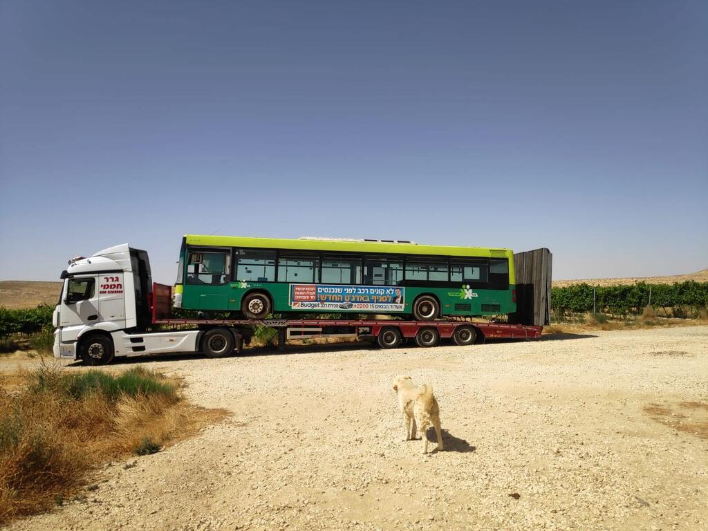 The bus before it was converted into a guesthouse (Photo: Courtesy of Bus BaKerem) האוטובוס לפני שהפך לבית הארחה