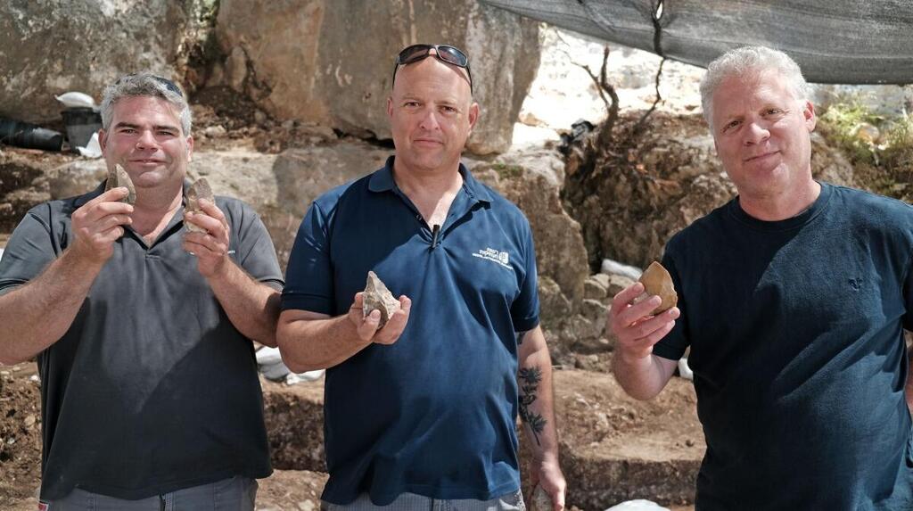 From right to left: researchers Prof. Ron Shimelmitz of the University of Haifa, Dr. Kobi Vardi and Amit Gabay of the Israel Antiquities Authority (Photo: Emil Aladjem, Israel Antiquities Authority) מנהלי החפירה, מימין לשמאל - פרופ' רון שימלמיץ, דר' קובי ורדי ועמית גבאי