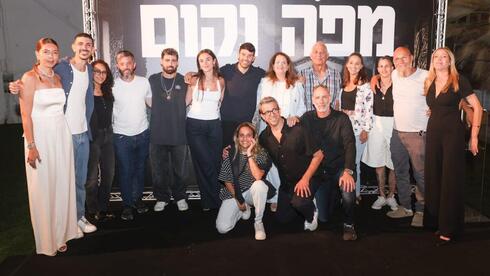 "מפה נקום", הפרויקט של זיו קורן עם שורדי שבי על גג קניון עזריאלי תל אביב