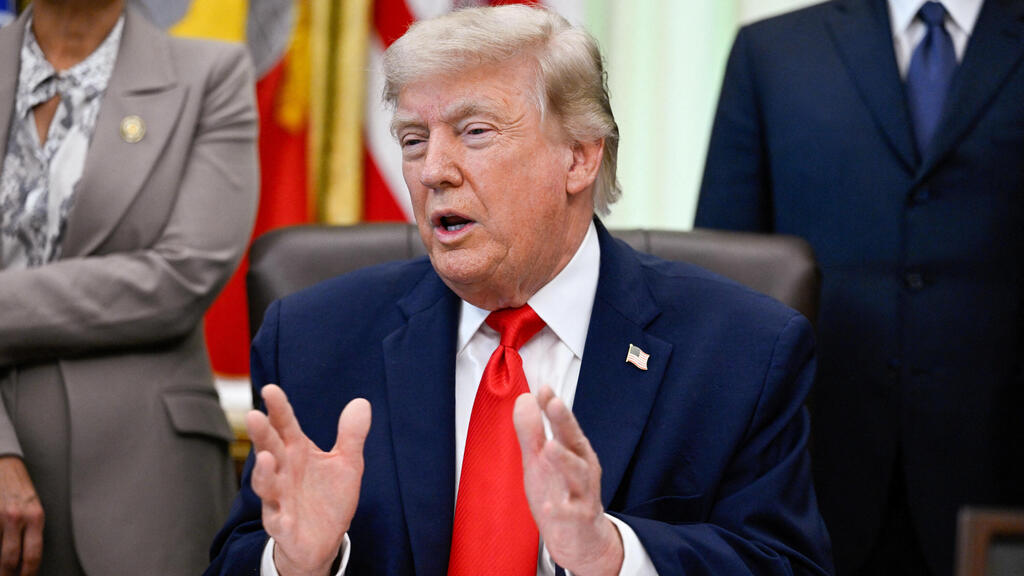 Трамп рассказывает о соглашении в Белом доме (Фото: REUTERS/Daniel Heuer) נשיא ארה"ב דונלד טראמפ