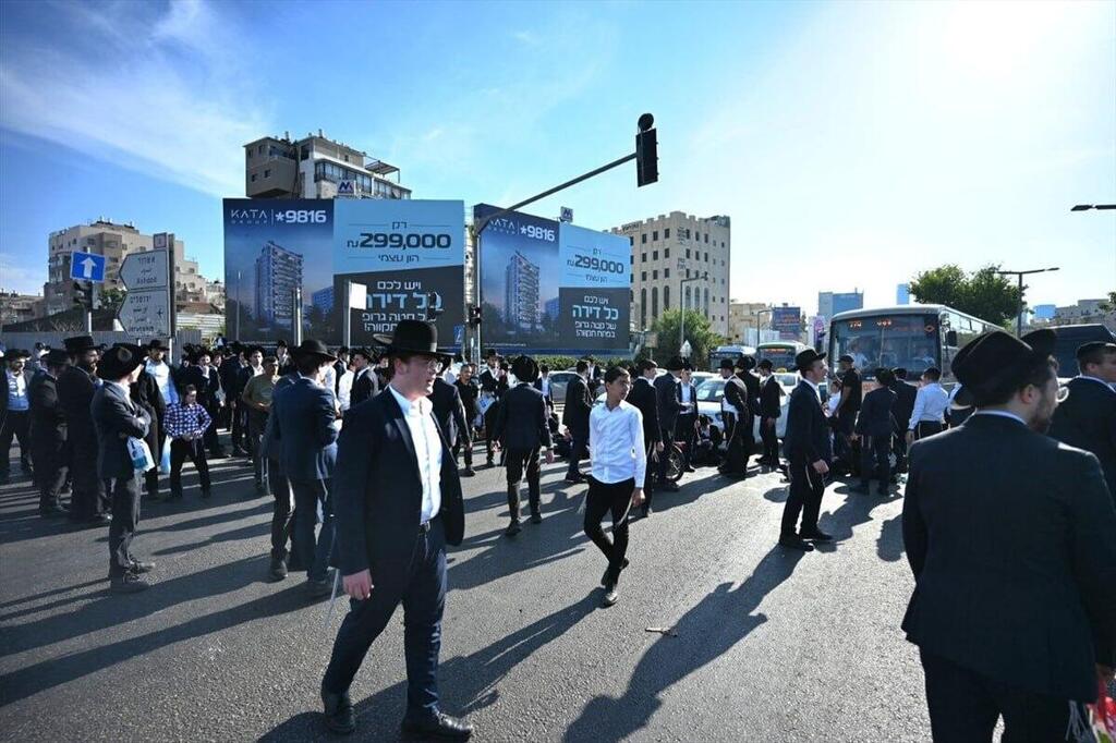Photo: Danor Aharon הפגנת החרדים מתחת למחלף גהה