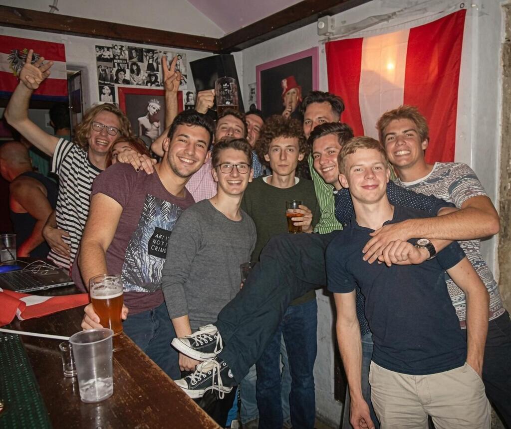 The bar became over the years one of the most closely identified venues with the city’s gay nightlife (Photo: Courtesy of the Video Pub) הפך לפופולרי בקרב מבקרים. תיירים בוידאו