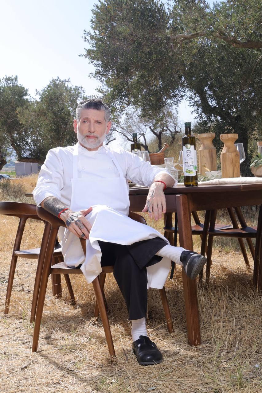 "היינו באוטו והטלפון שלי מתחיל להיות תחת הפצצה". גרניט (צילום: ג'וני שחוק) אסף גרניט צילומי קמפיין סבא חביב