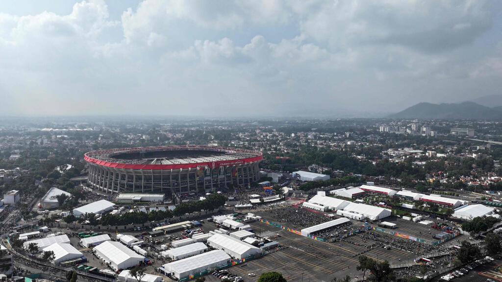 Shakira will heat up New Mexico. The Azteca (Photo: Mario VAZQUEZ / AFP) אצדטיון האצטקה מקסיקו סיטי מונדיאל 2026