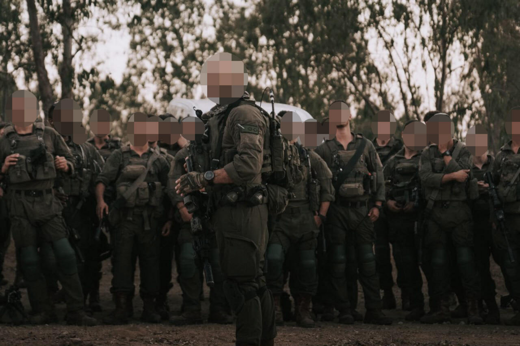 Lt. Col. B. and his troops (Photo: IDF) סא"ל ב' מפקד מגלן