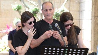 בלוויתה של אסתר שמיר