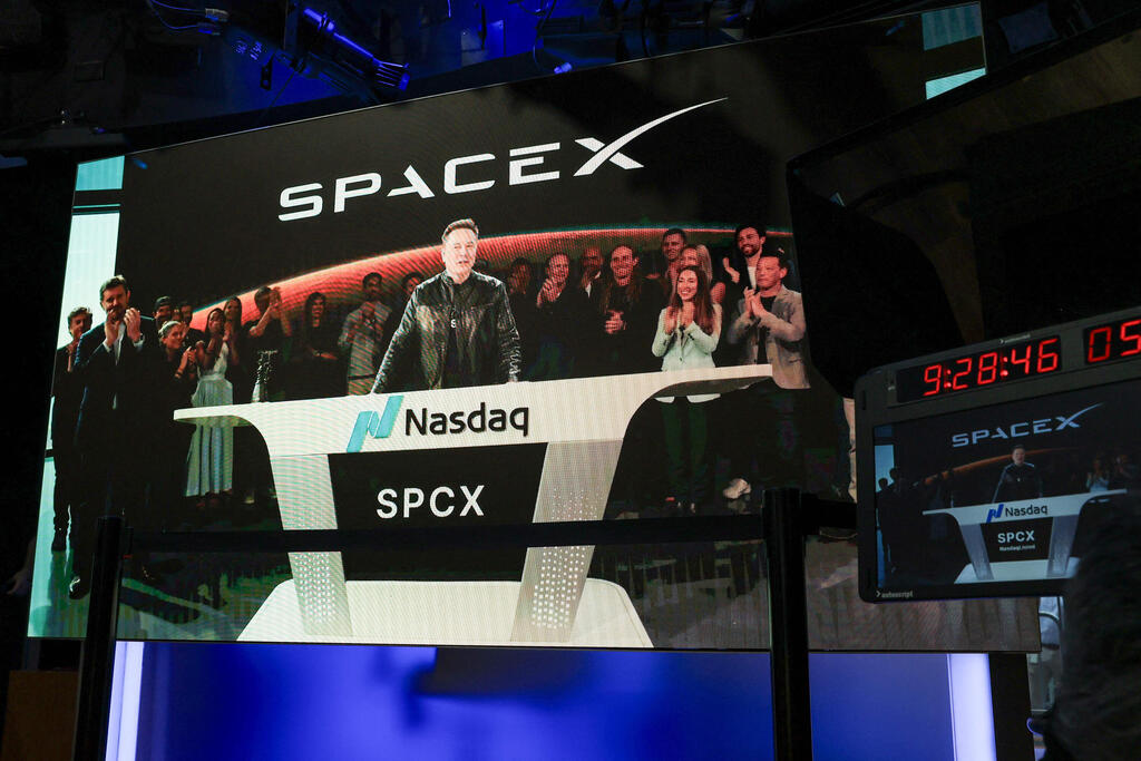 Elon Musk (Photo: TIMOTHY A. CLARY / AFP) מאסק. הצטרף לפתיחת המסחר ממשרדי החברה
