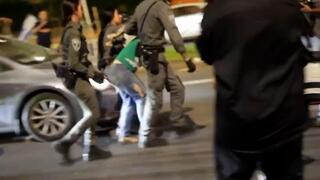 המשטרה עוצרת מפגינים בירושלים
